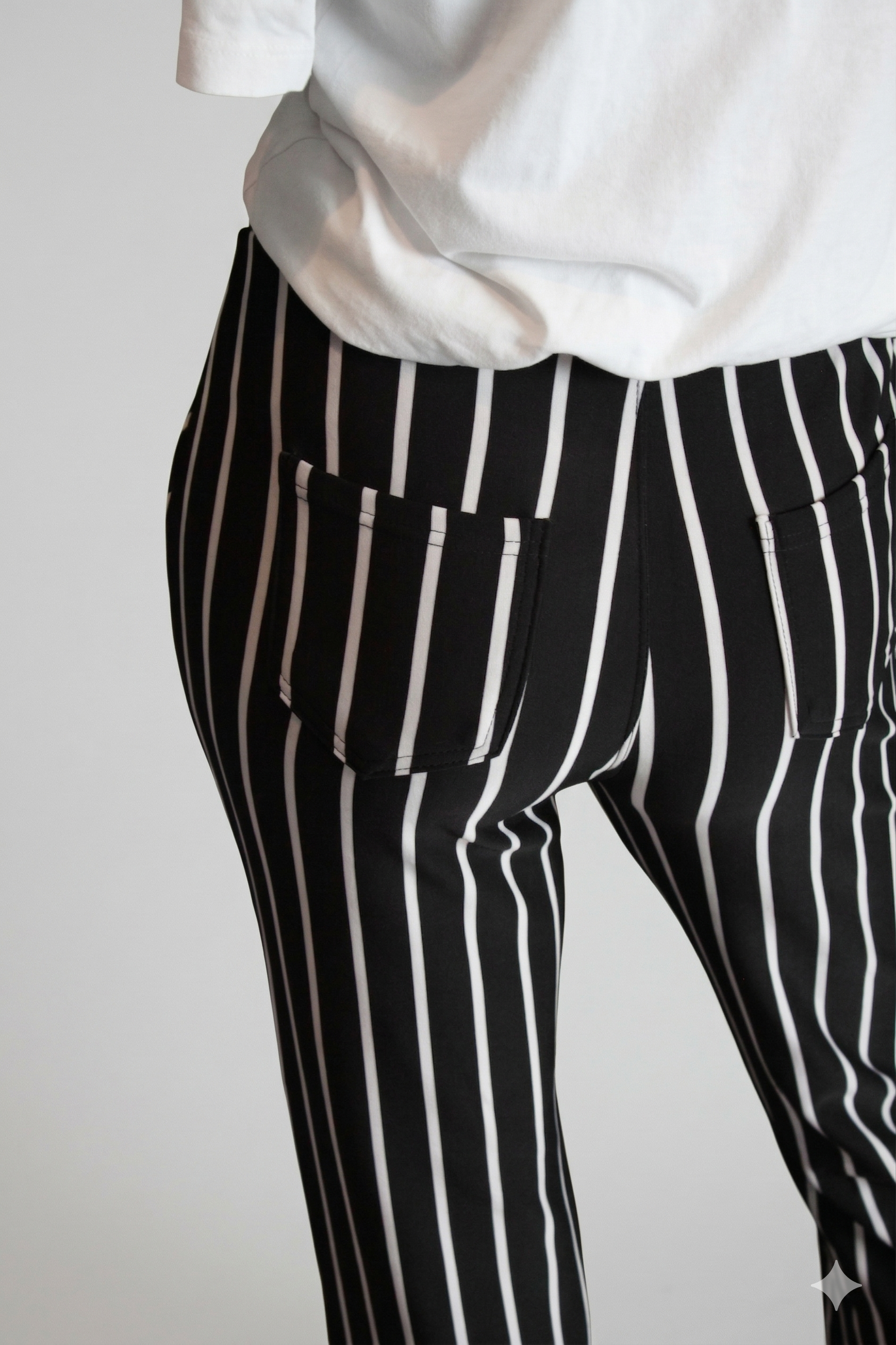 Comfort pantalon blauw met streep  achterkant detail