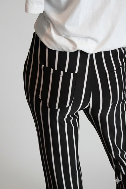 Comfort pantalon blauw met streep  achterkant detail
